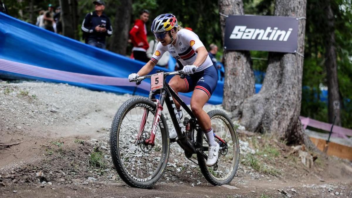Evie Richards in action on an uphill section of a race