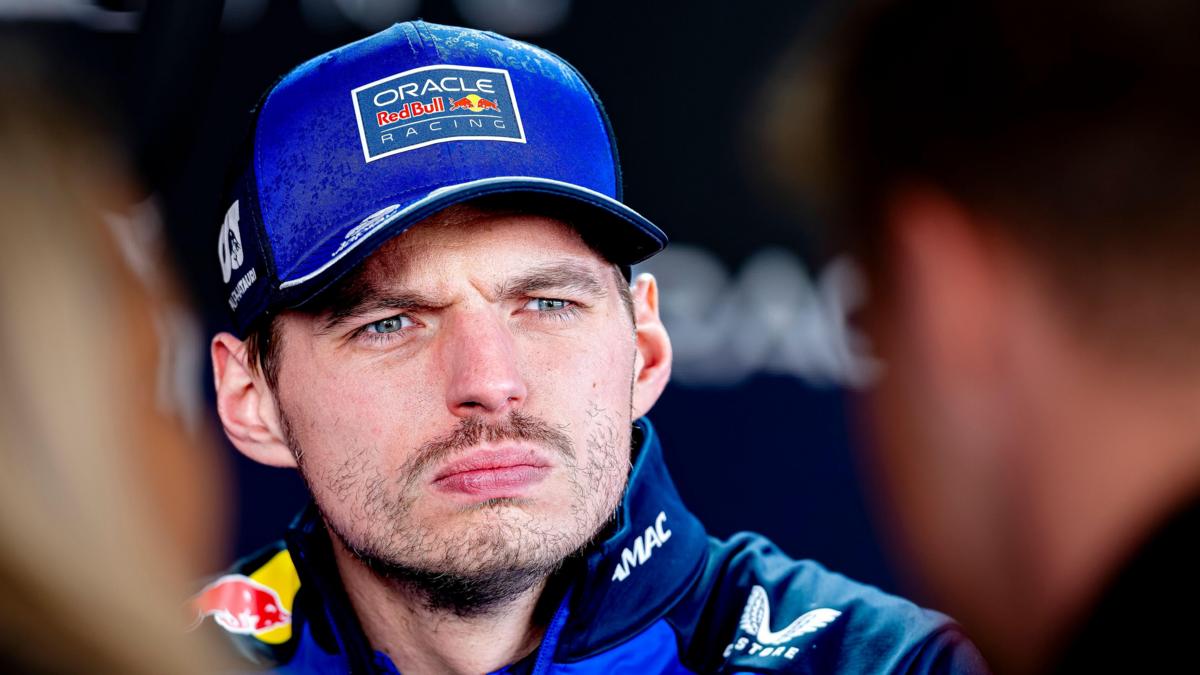 Max Verstappen Plays Bouncer at Suzuka Press Conference