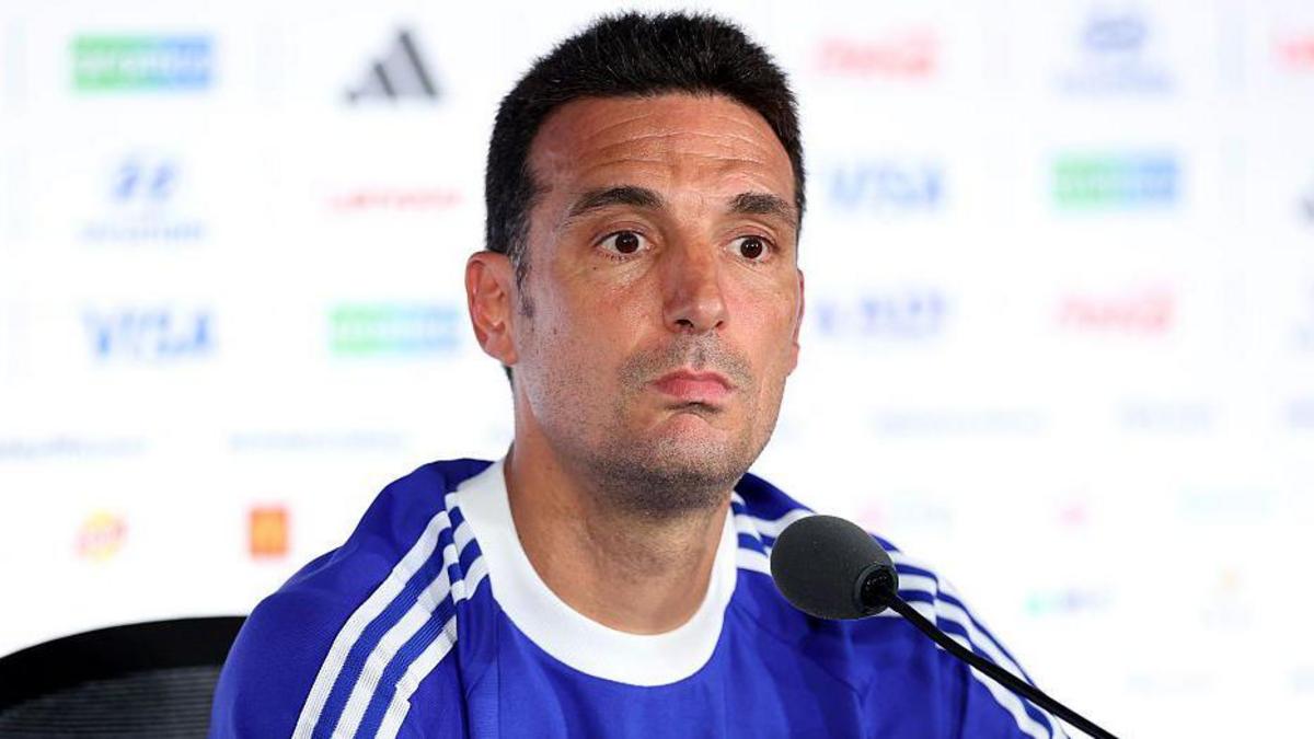 Scaloni: Keep politics out of Argentina vs England