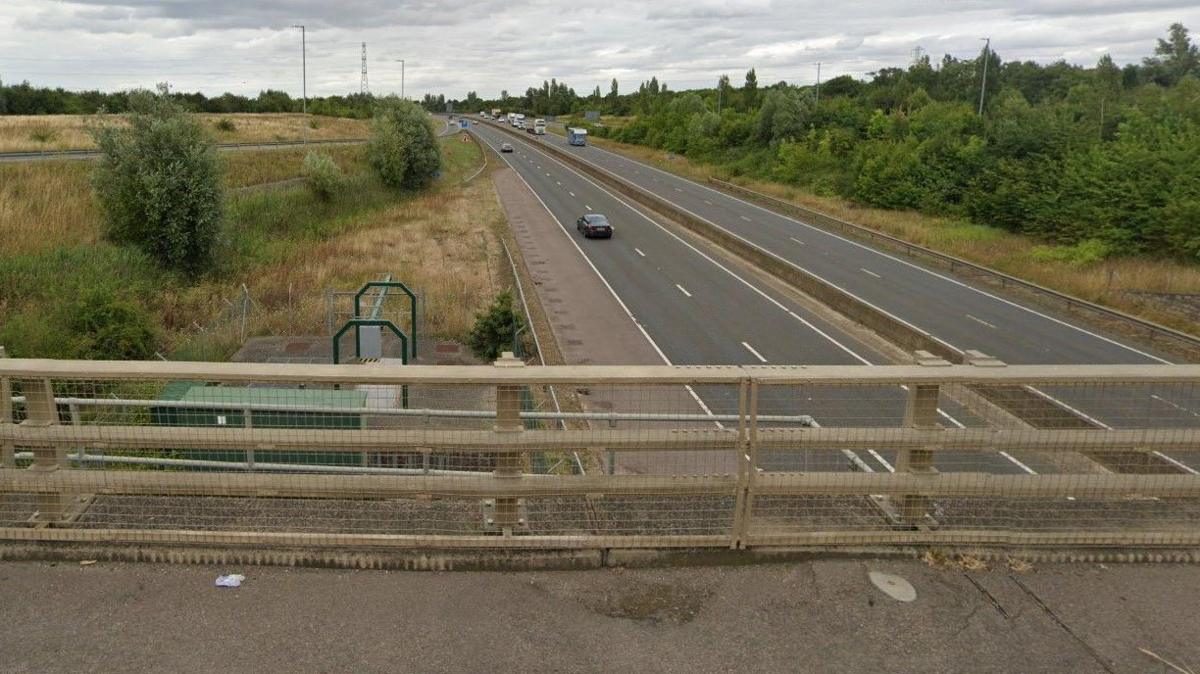 The Lower Shelton pumping station can be seen on the left, next to the A421 near the bridge that carries Beancroft Road