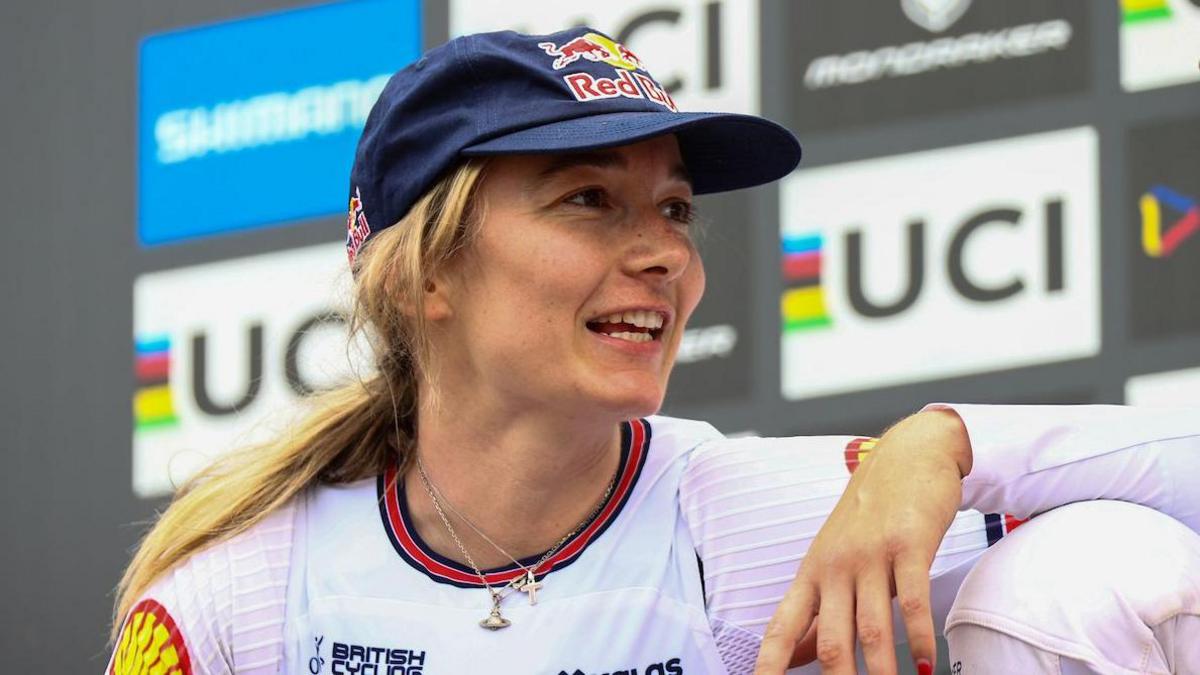 Tahnee Seagrave in white GBR mountain bike kit and Red Bull hat