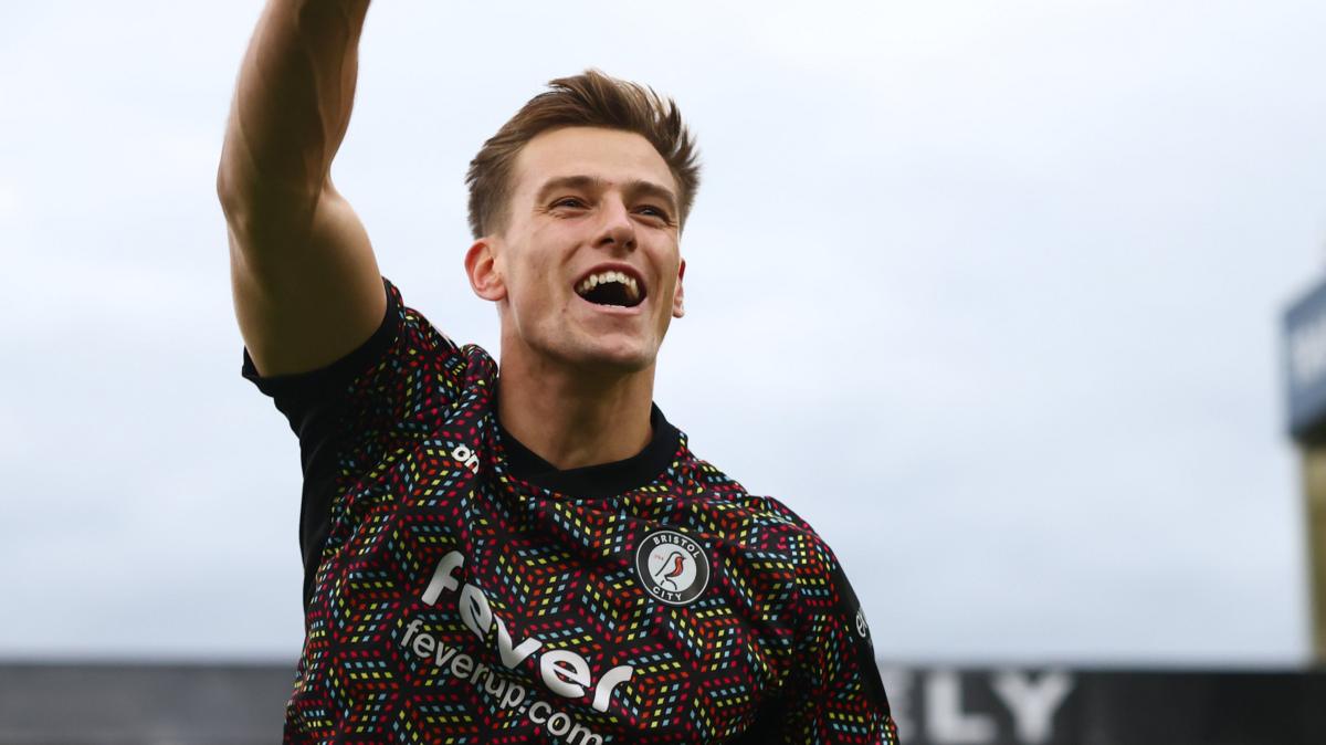 Vitek, la promesa de Manchester United que brilla en el Championship: "No quiero estar sentado en el banquillo"