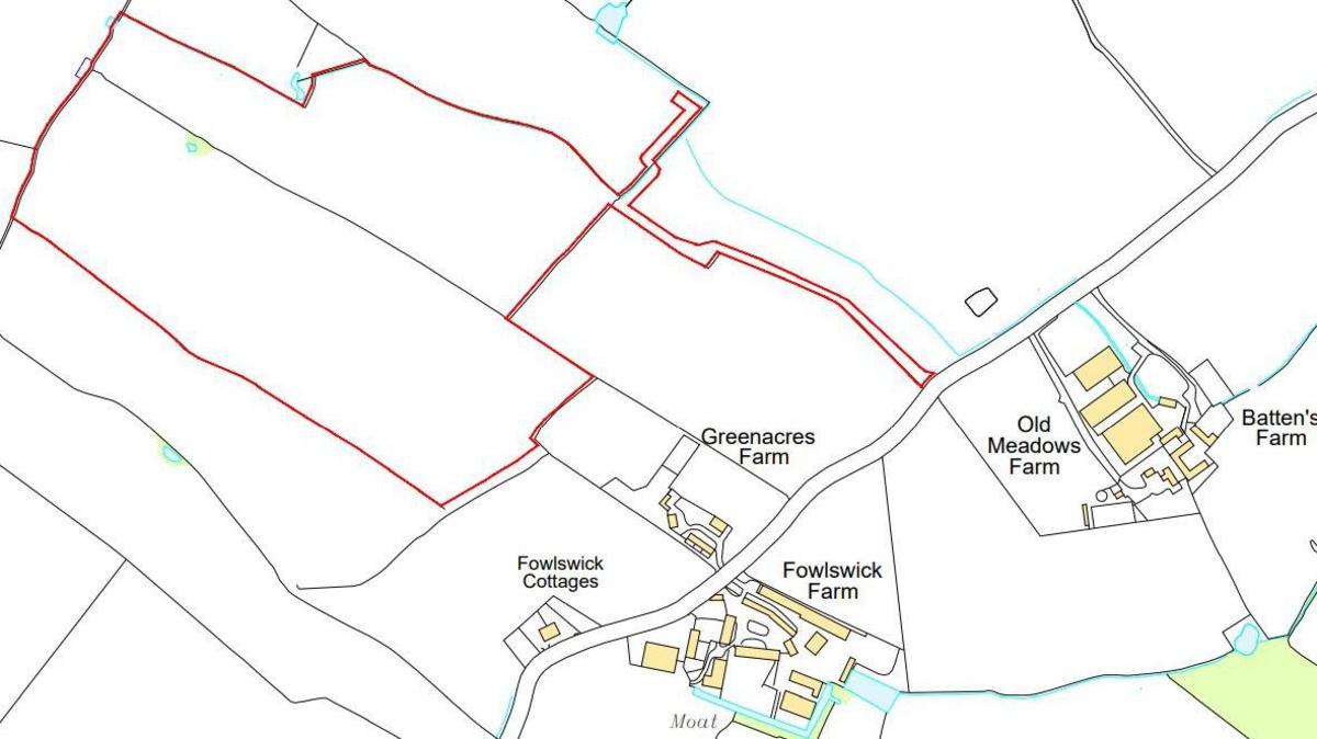 Map showing roads, farm building and outline of intended new solar farm