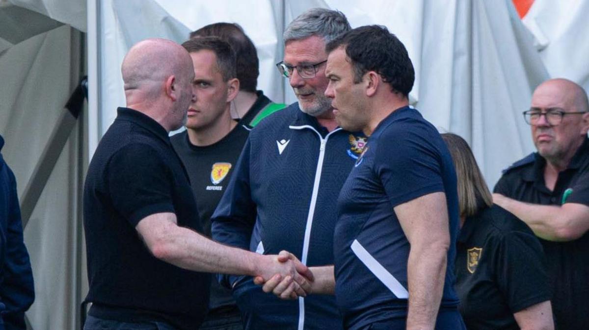 Livingston manager David Martindale and St Johnstone's Craig Levein (centre)