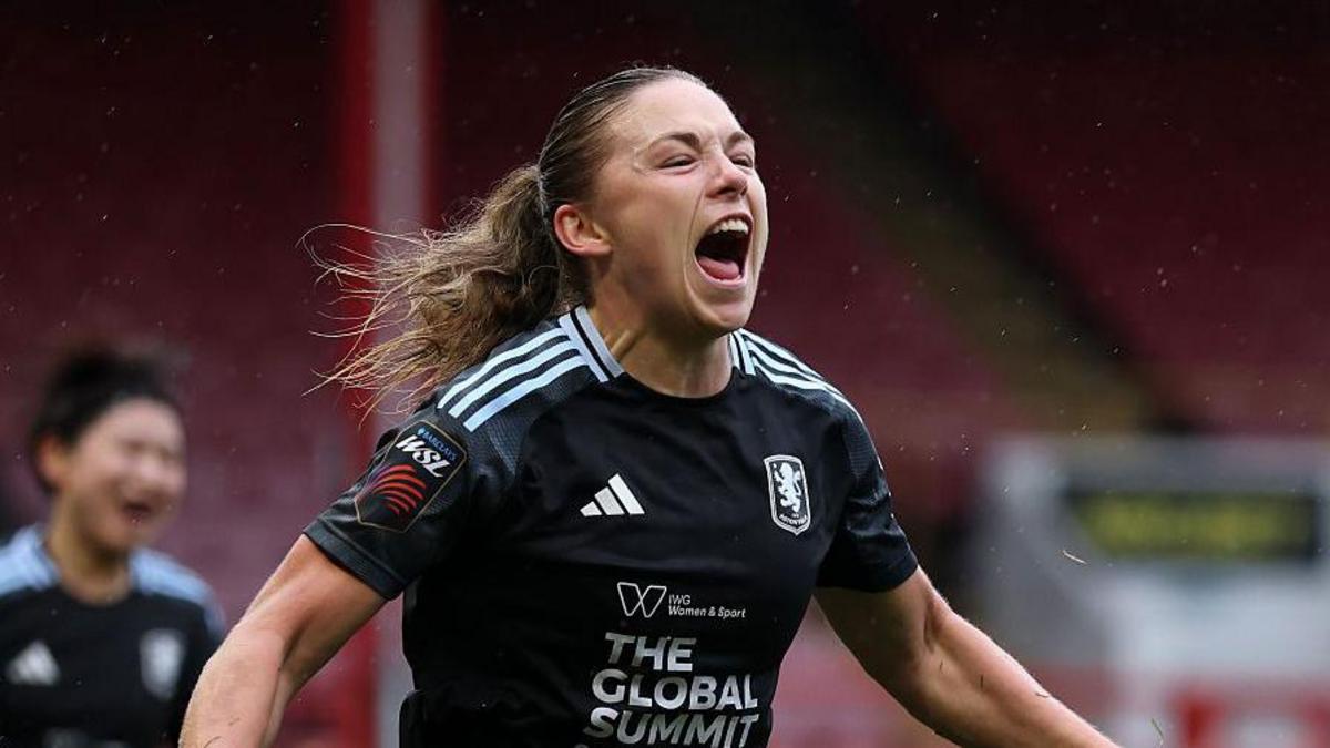 Tottenham va a por Kirsty Hanson, la delantera escocesa de Aston Villa que arrasa en la WSL