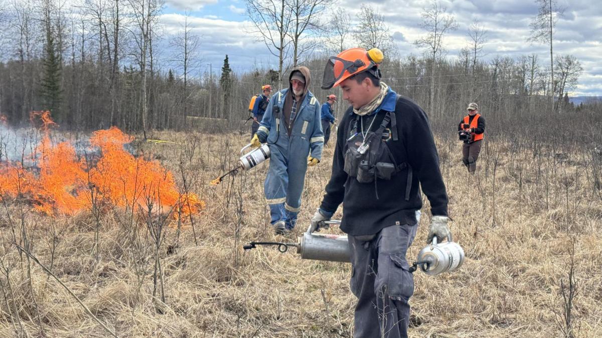Canadians Stay Behind, Train Own Wildfire Crews