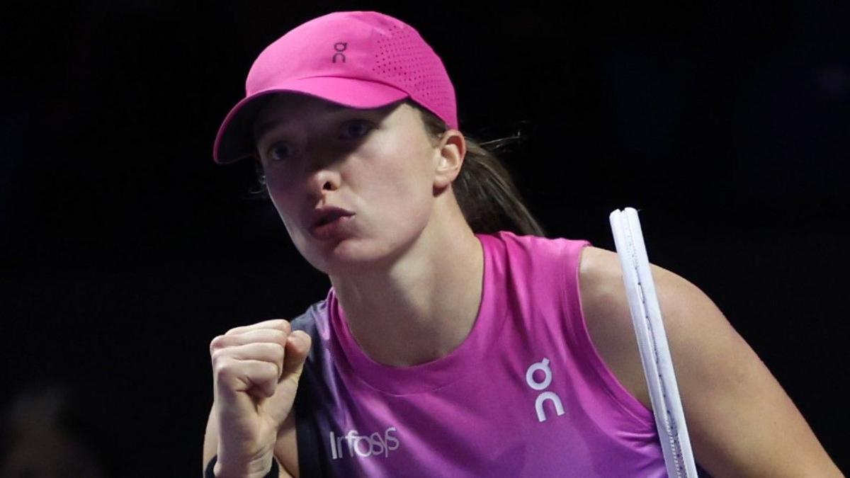 Iga Swiatek celebrates a break against Barbora Krejcikova at the WTA Finals