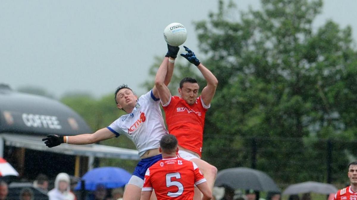 Monaghan and Louth players battle for the ball 