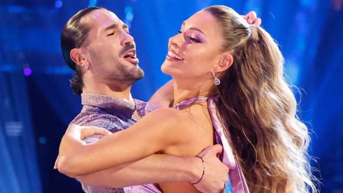 Graziano Di Prima dancing with Zara McDermott 