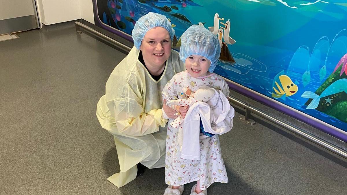 Isobel and her mum in hospital