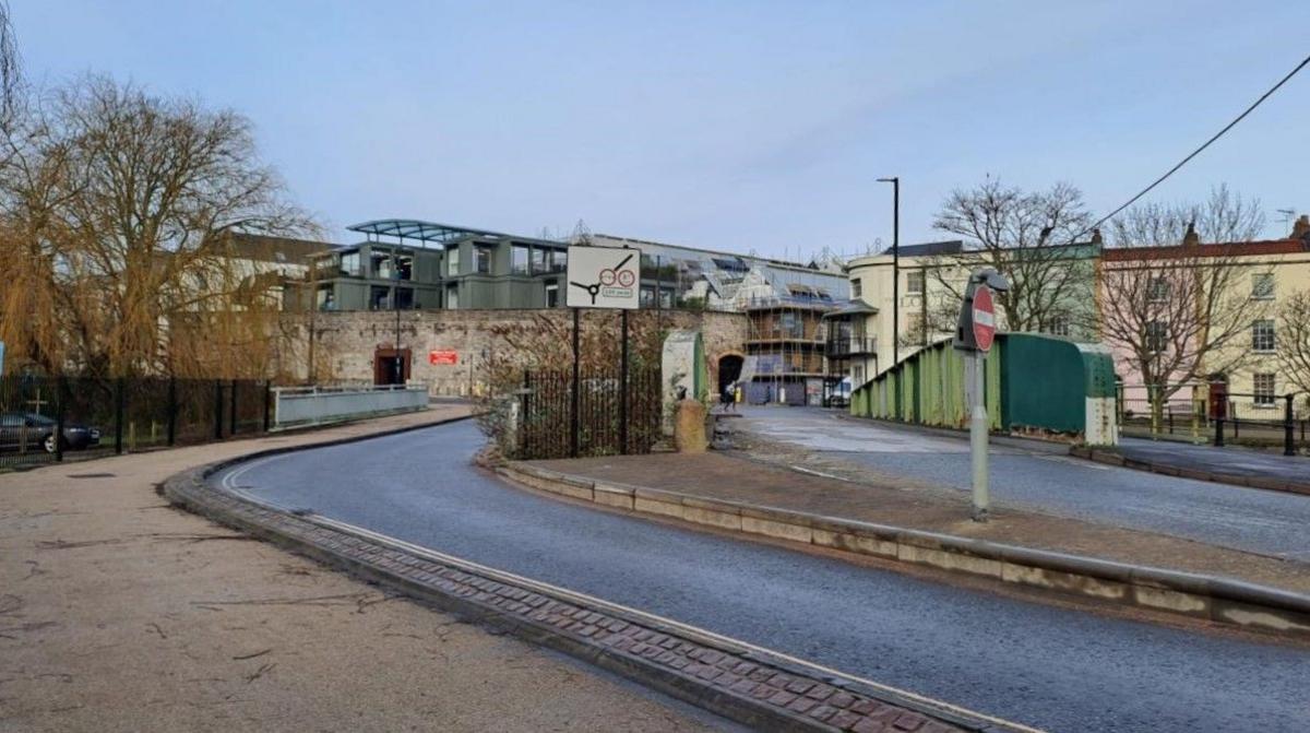 Commercial Road Bridge on the left, Bathurst Swing Bridge on the right. Both roads are clear and the picture is taken on a cloudy day