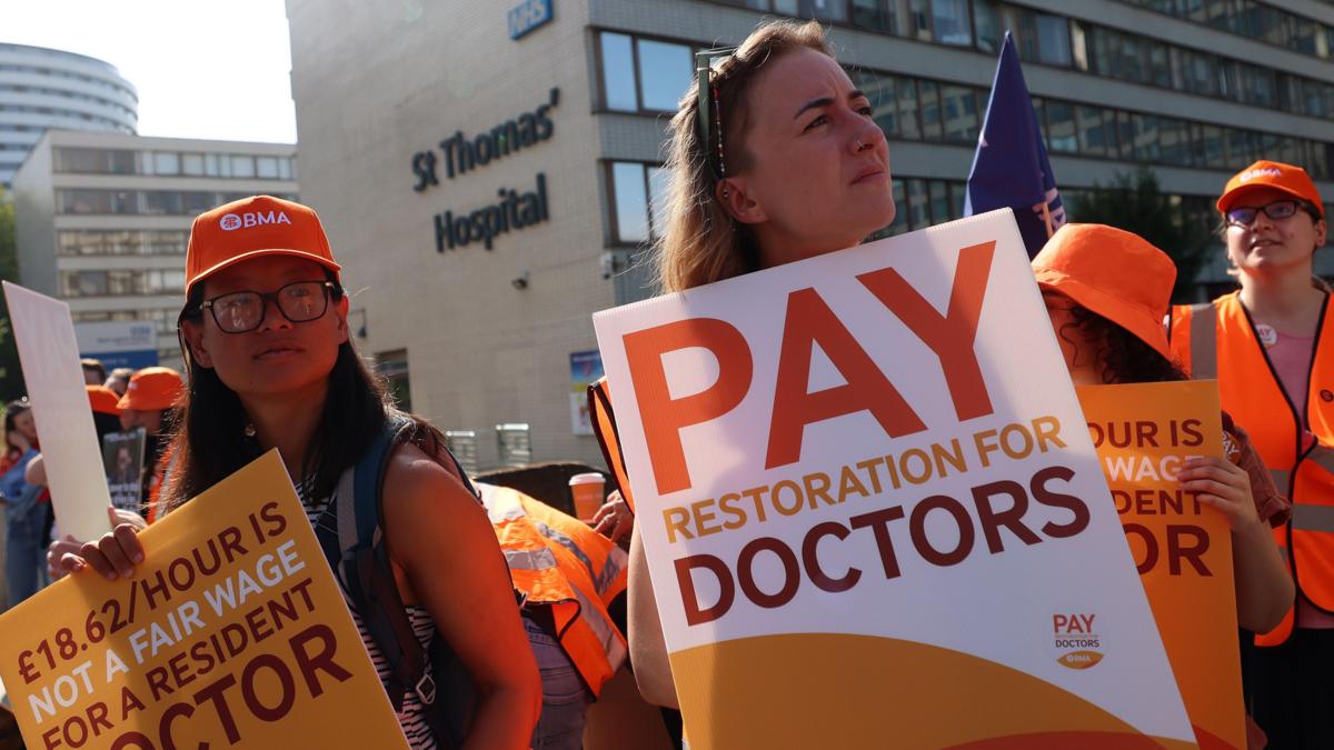 England Resident Doctors End Strike After Pay Deal Vote