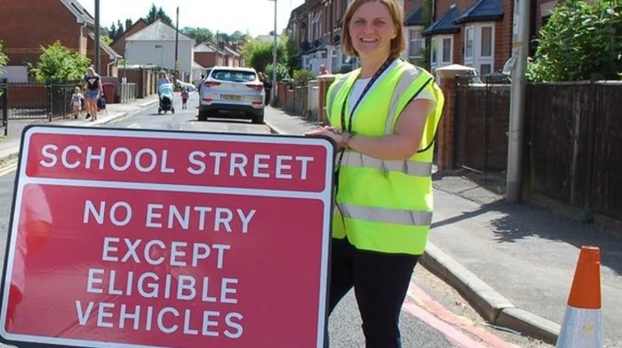 A 'school streets' sign