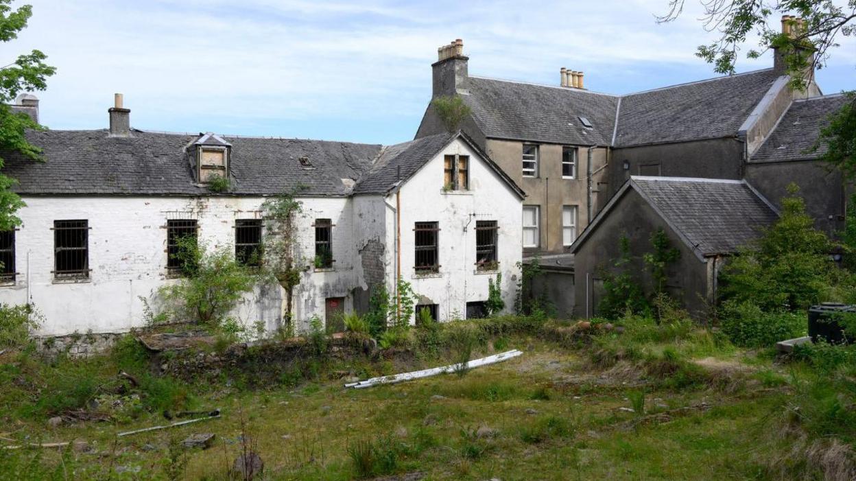 Cùl an togalaich an-dràsta