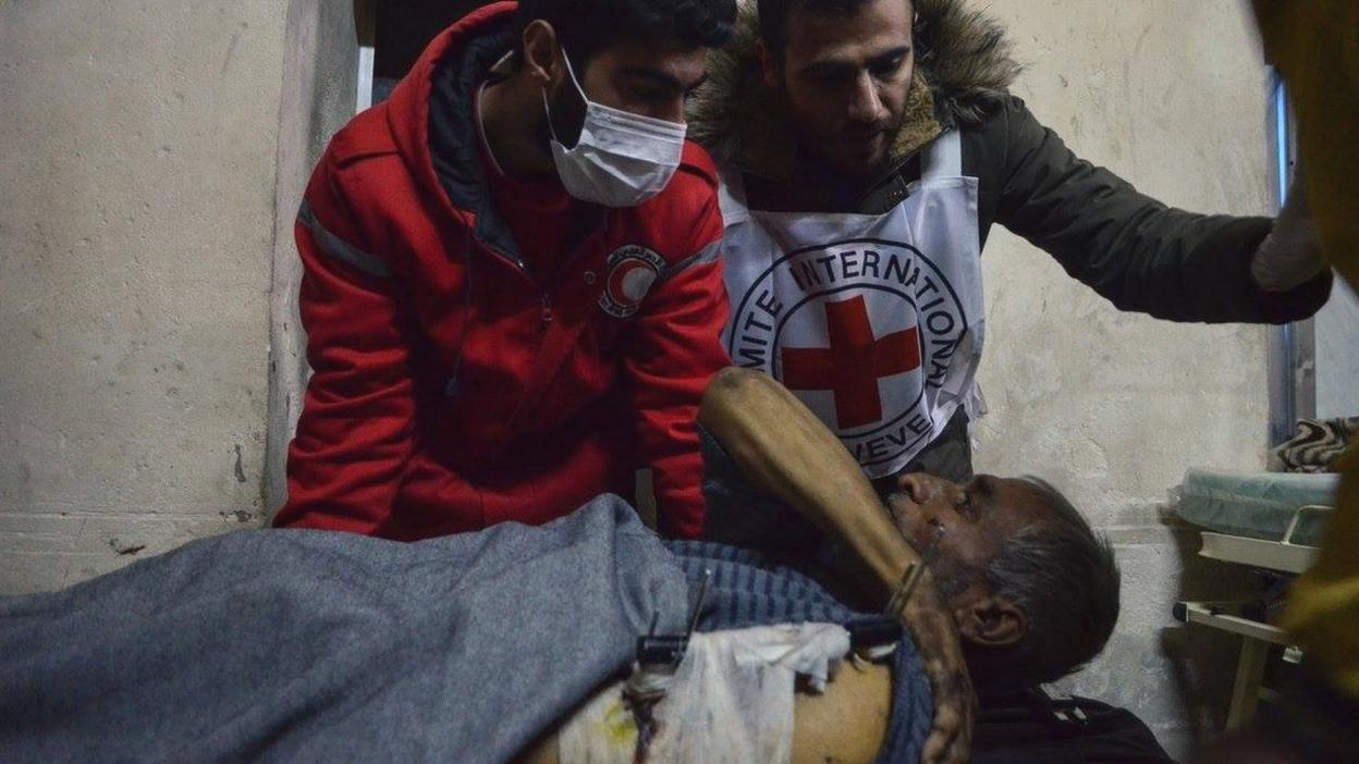 Syrian Arab Red Crescent and ICRC evacuate civilians from the Old City of Aleppo (7 December 2016)