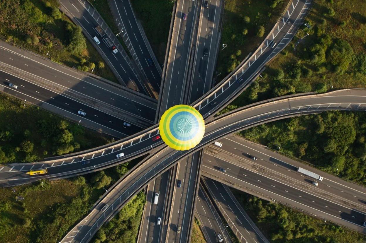 Hot air balloon above Almondsbury Interchange