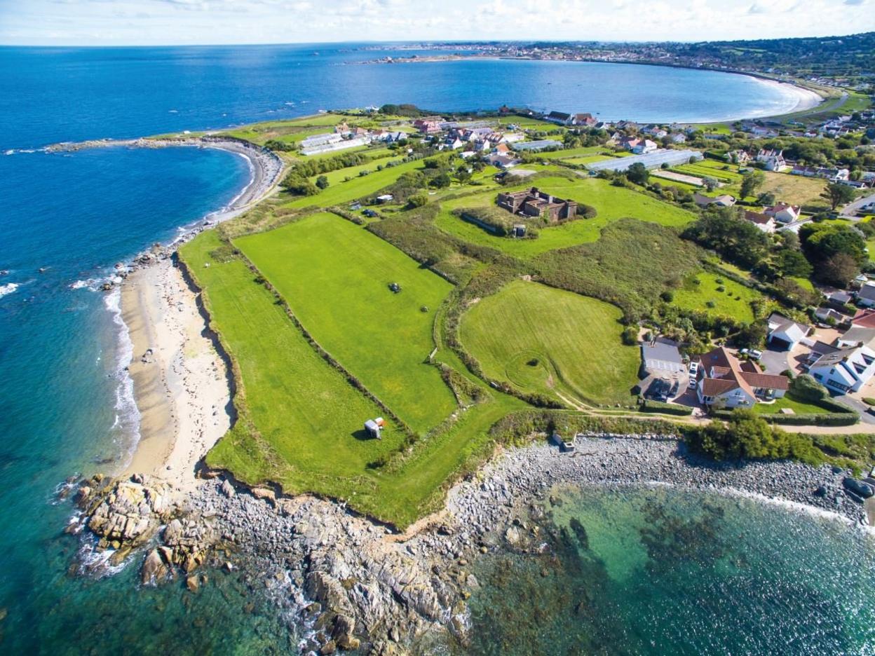 Ariel picture of Fort Richmond overlooking Vazon Bay