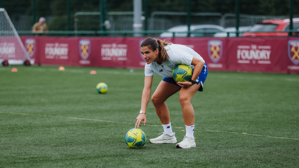 Laia Codina bending down with a ball
