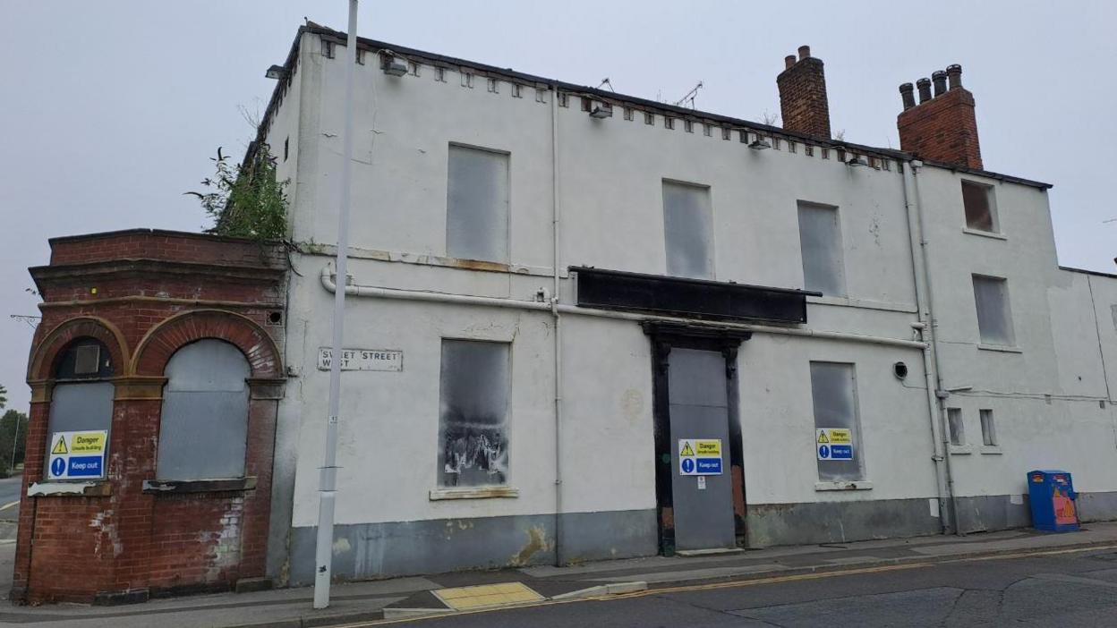 Former Commercial pub, Holbeck. Shown boarded up. 