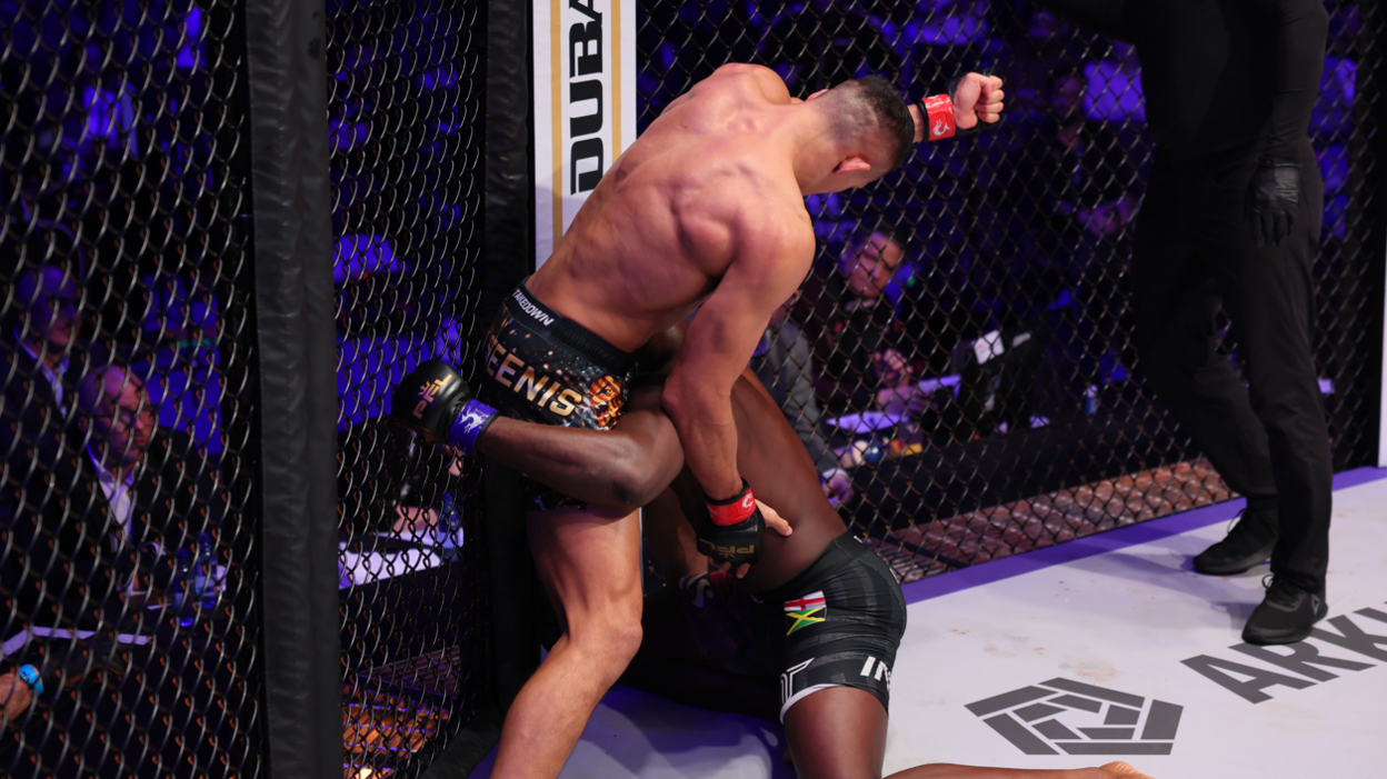 Costello van Steenis grappling with Fabian Edwards