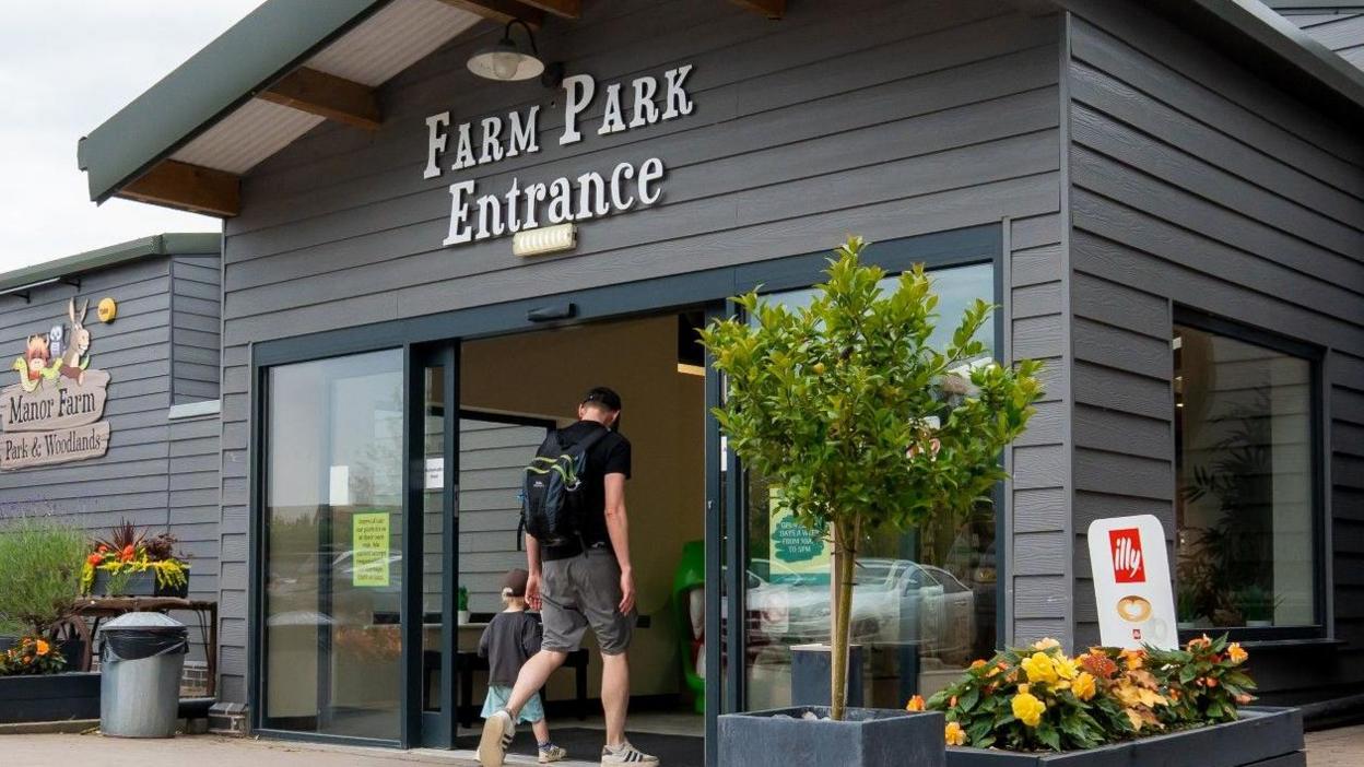 The entrance of Manor Farm Park and Woodlands in East Leake, Nottinghamshire 