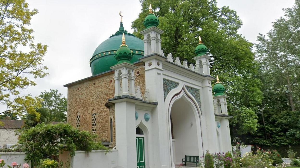 Shah Jahan Mosque in Woking