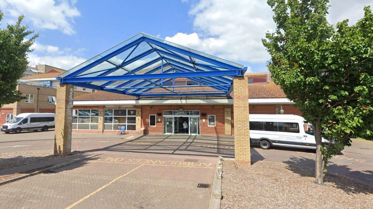 The entrance to Worthing Hospital