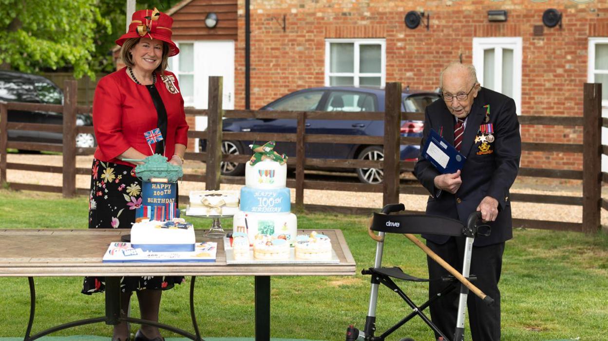 Helen Nellis and Capt Sir Tom Moore 