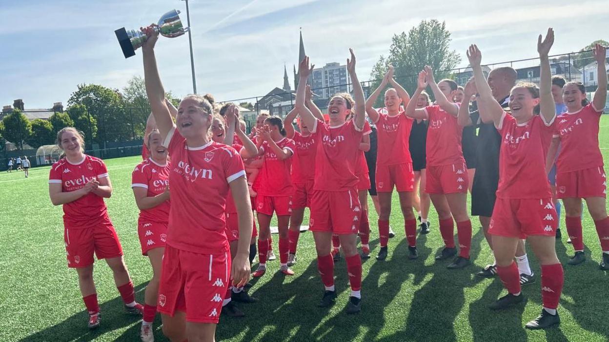Jersey Bulls Women lift the league title trophy