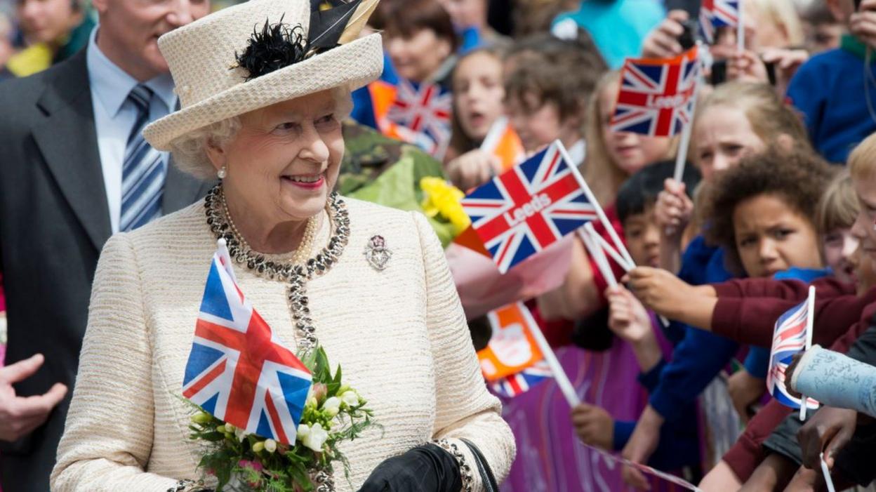 The Queen in Leeds 2012