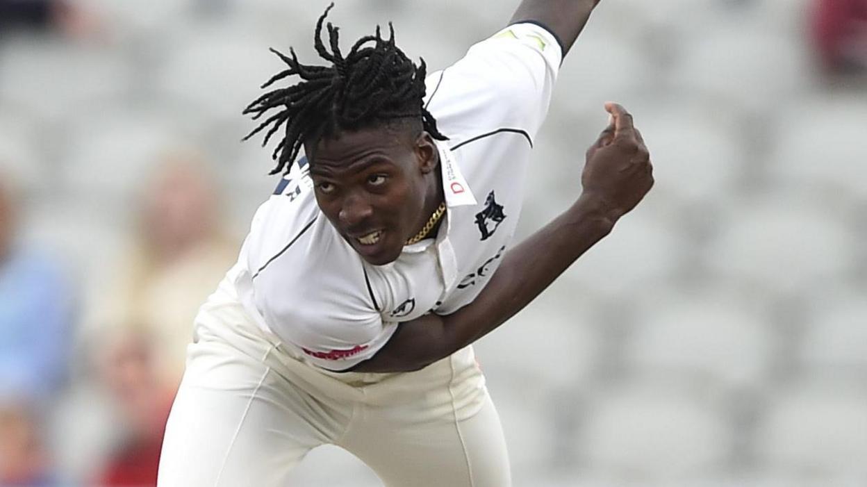 Chemar Holder bowling for Warwickshire