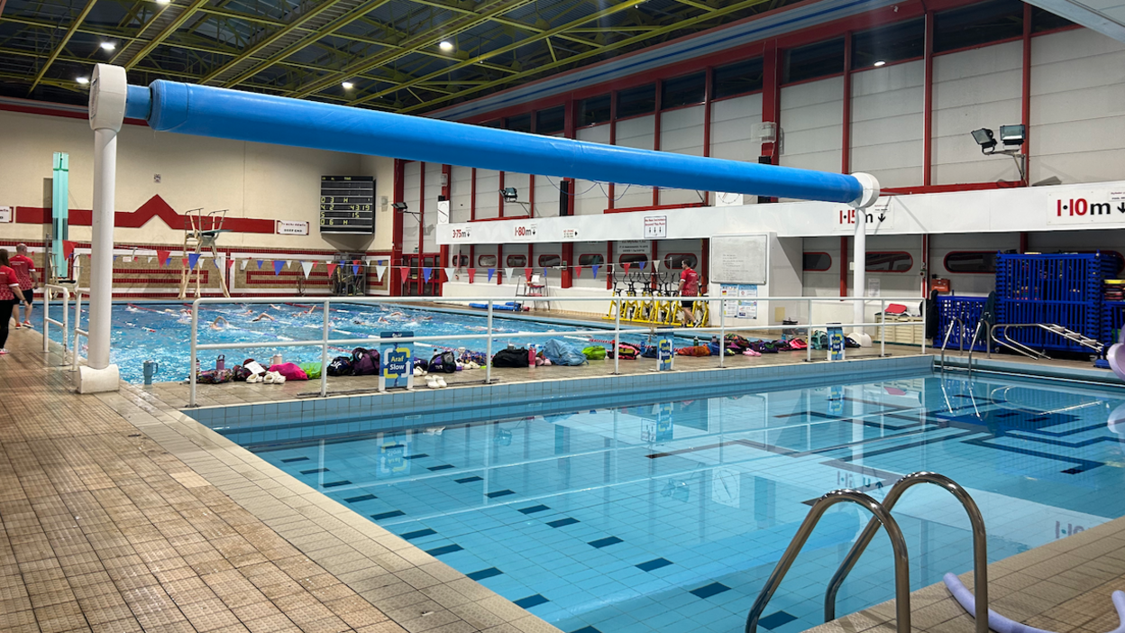 6 lane swimming pool