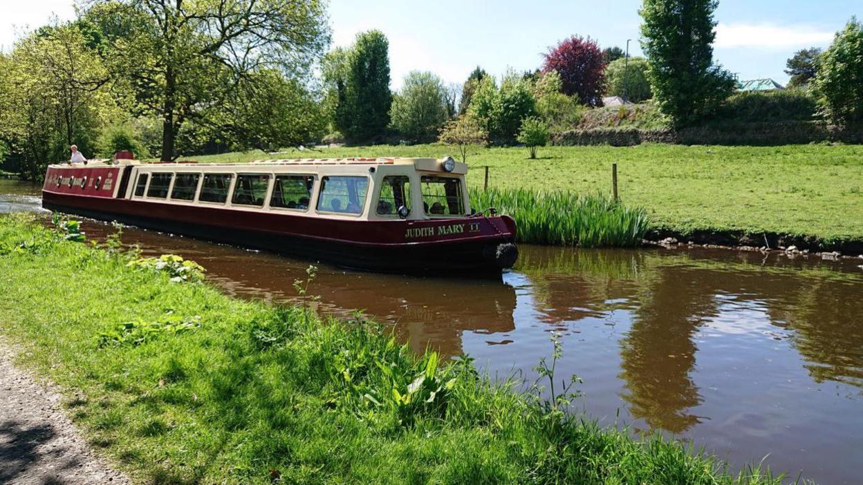 Judith Mary II being cruised along the Peak Forest Canal when it was moored in Whaley Bridge