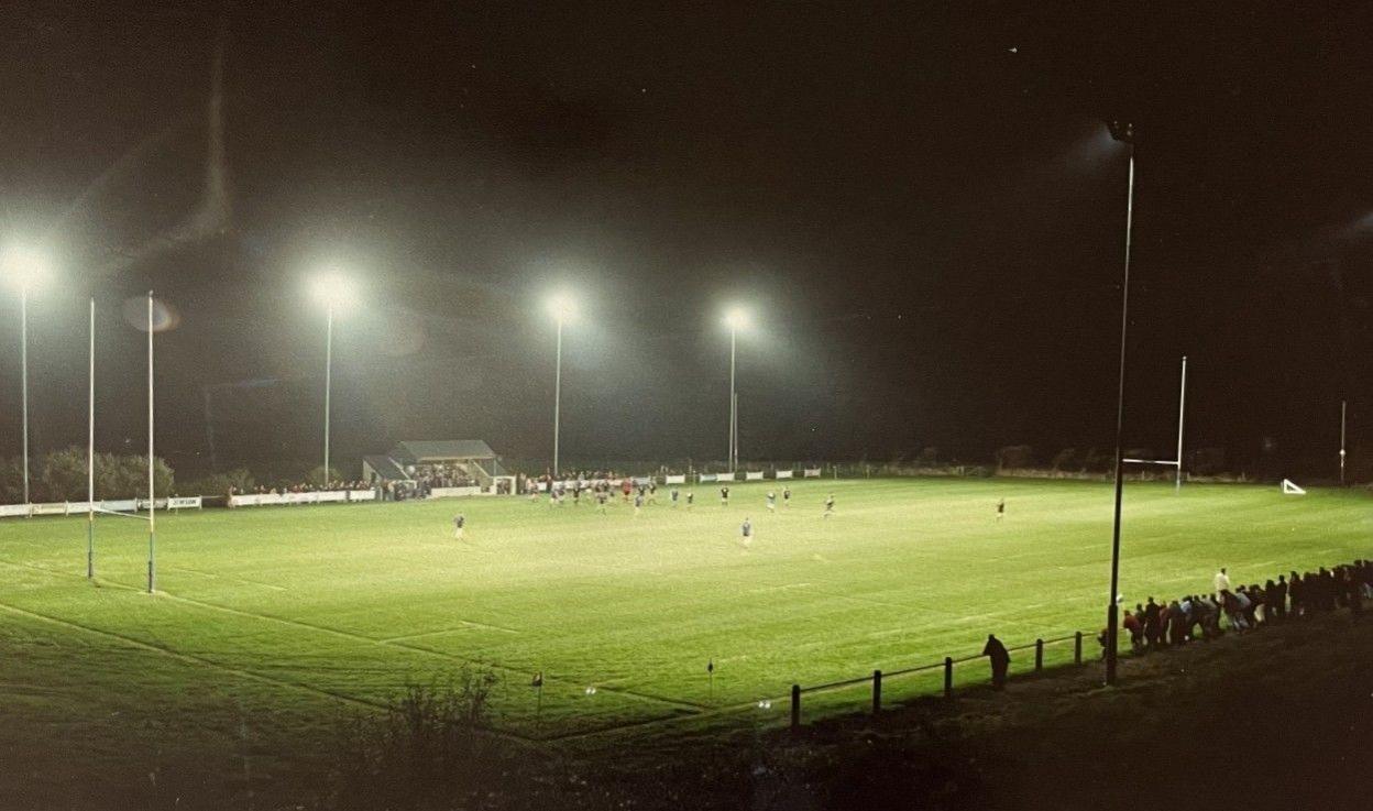 Gem gyntaf Aberaeron dan y llif-oleuadau