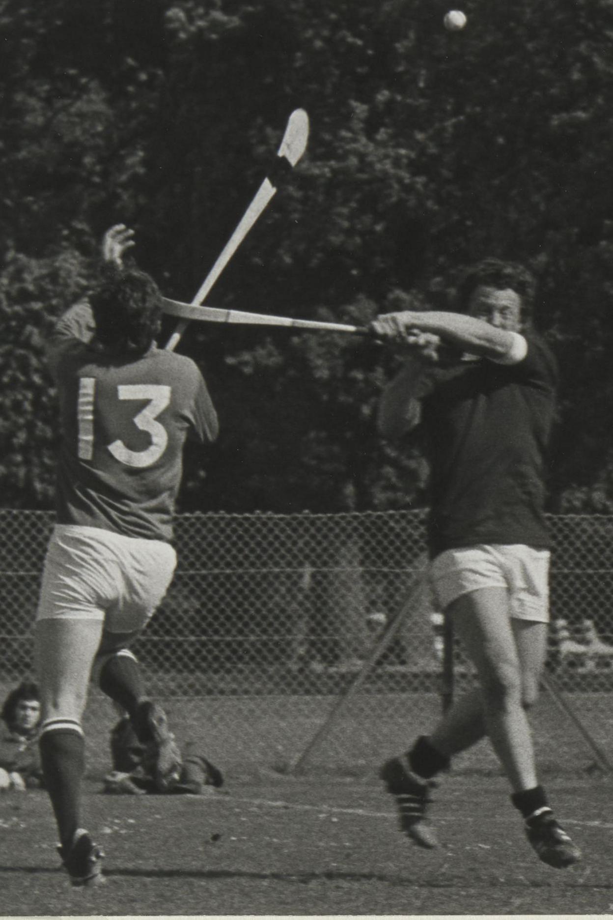 Alasdair Foirbeis ann an geama eadar Alba is Èirinn aig Pàirc a' Bucht