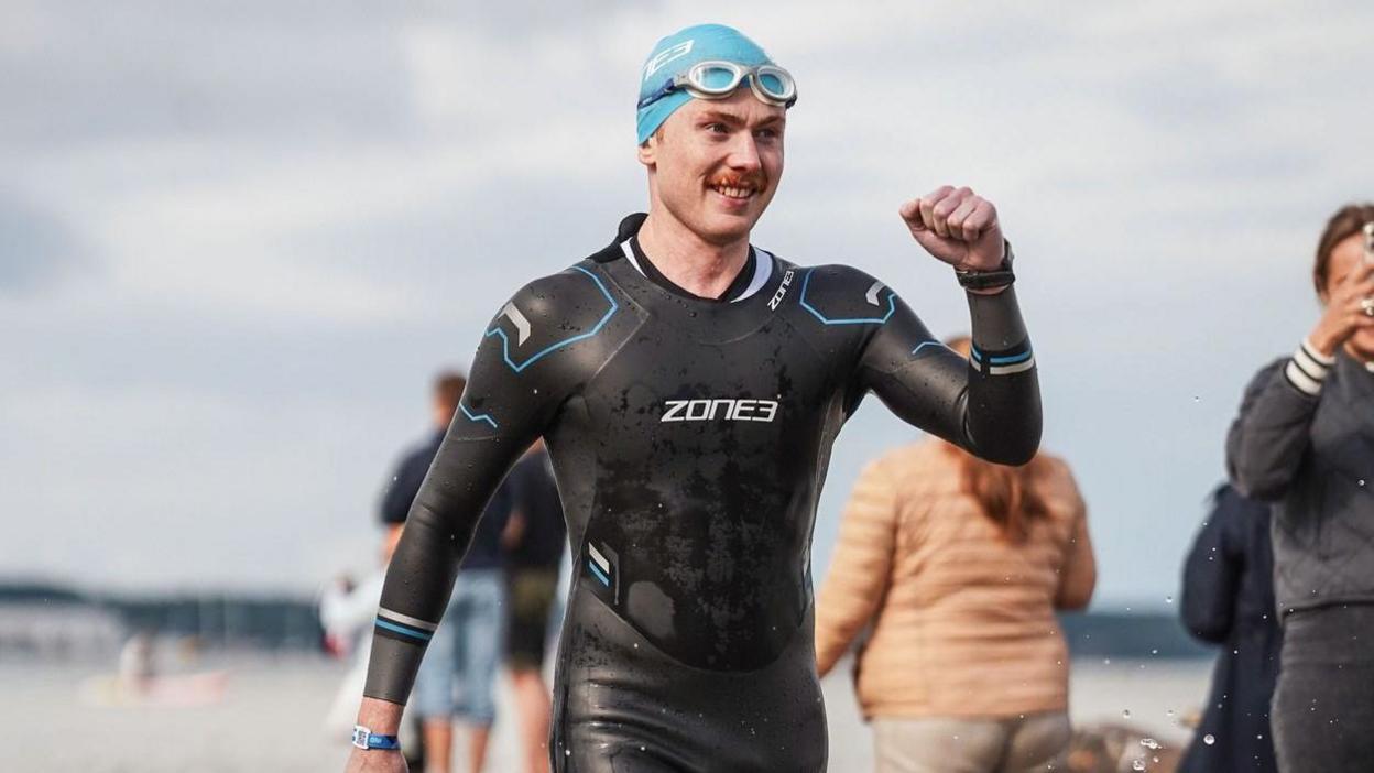 Guto yn ystod yr Ironman