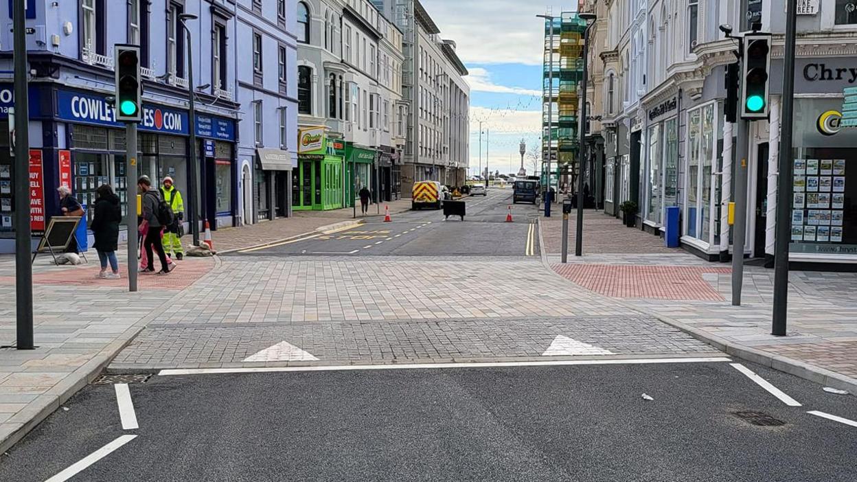 Crossing on Victoria Street