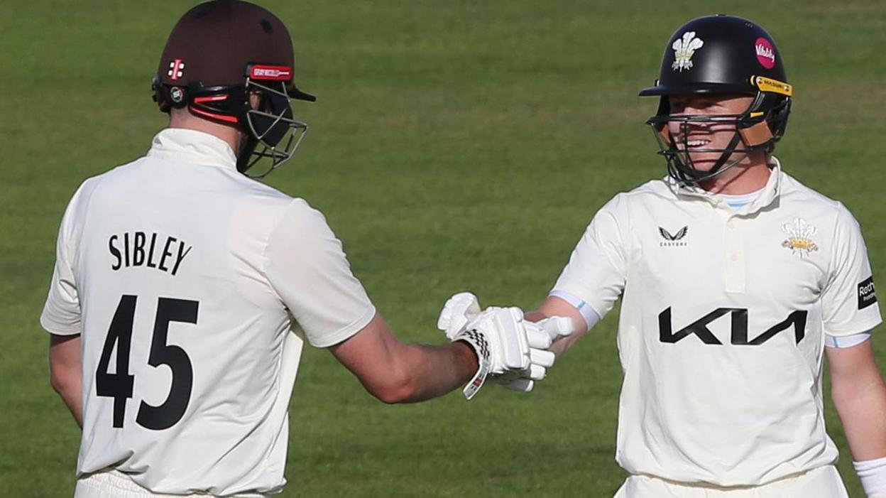 Dom Sibley and Ollie Pope bump fists