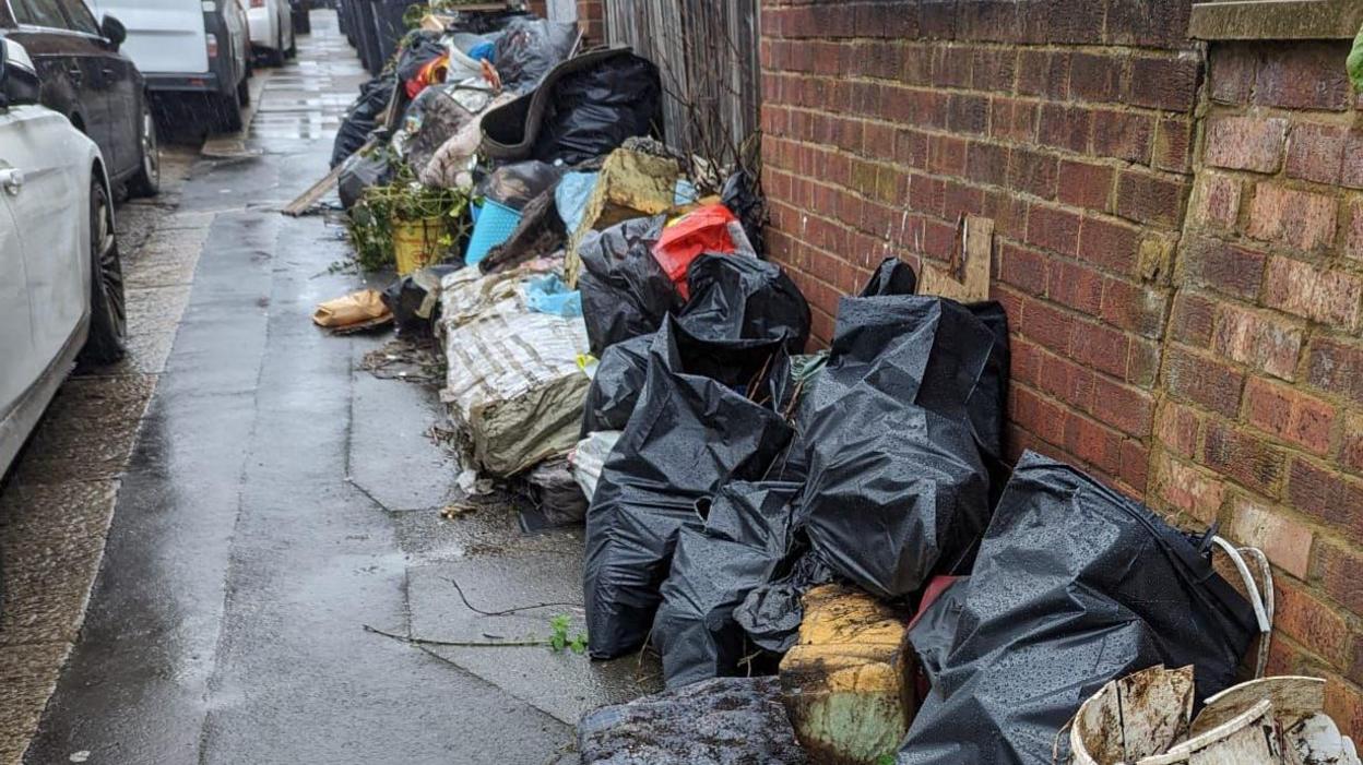 How CSI tactics are fighting the fly-tippers in Luton - BBC News