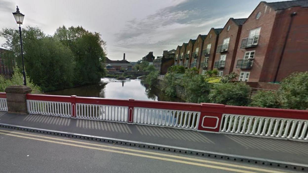 A bridge over the River Don at Ball Street, Sheffield 