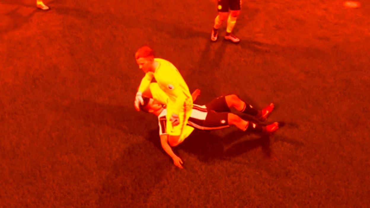 FIFA 17 glitch - Joe Hart in compromising positions