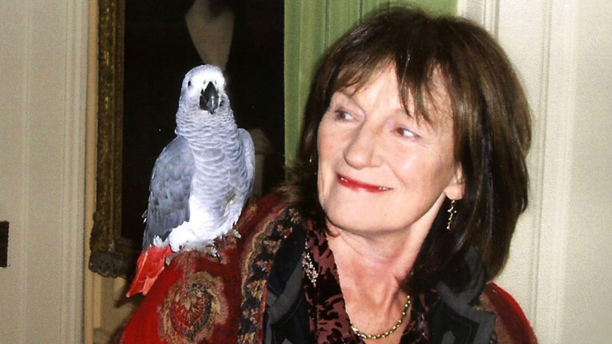 Amanda with another bird on her shoulder!