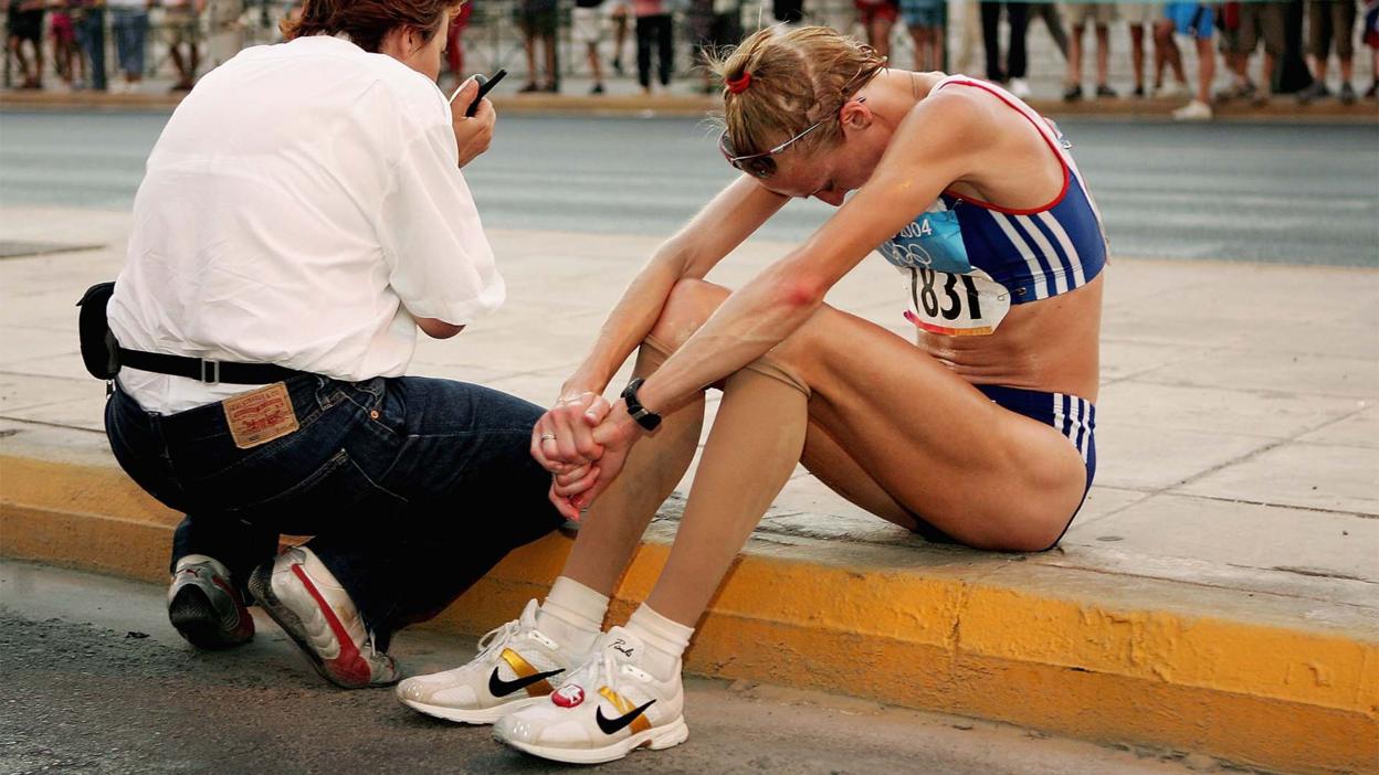 Paula Radcliffe pulls out of the 2004 Olympic marathon.