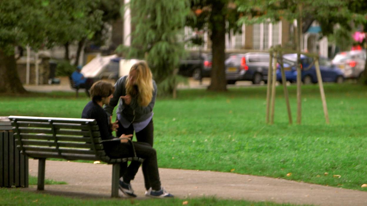 Only 1 passer by stopped to intervene when Eline shouted at Will