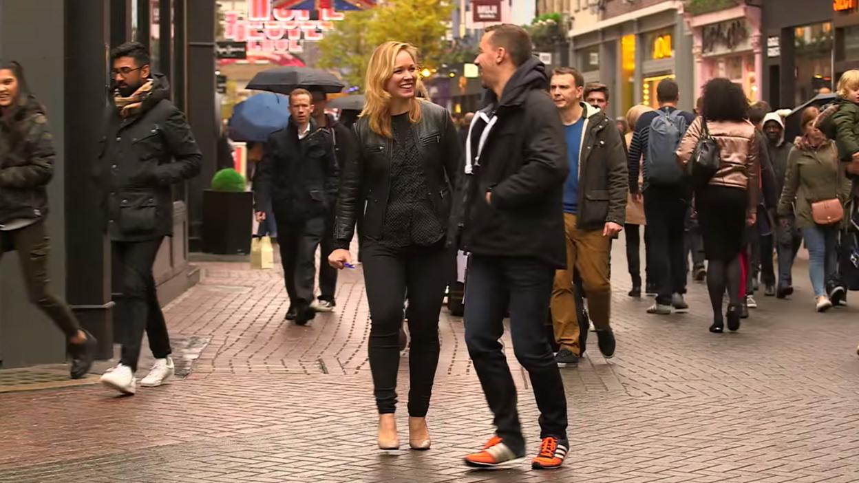 Eline talking to man