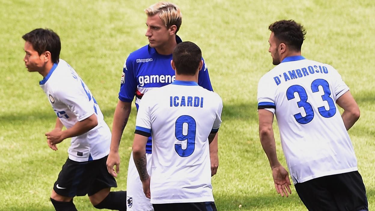 Maxi Lopez refuses to shake Mauro Icardi