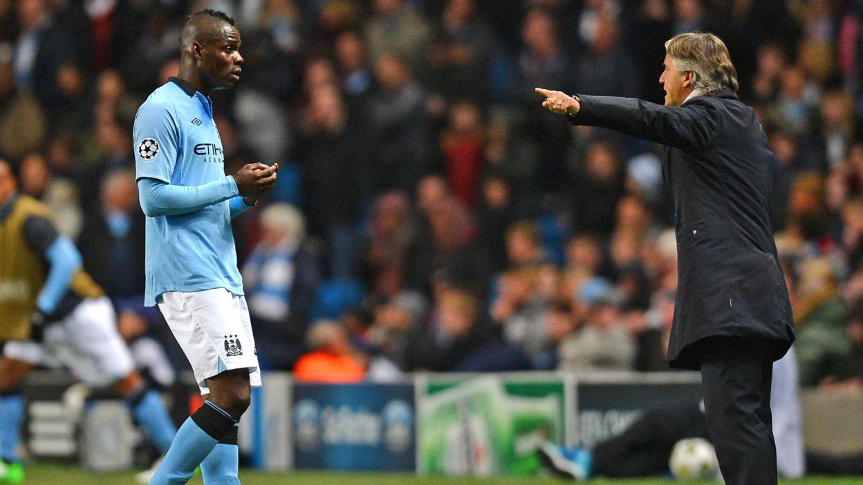 Roberto Mancini talks with Mario Balotelli, Manchester City vs Ajax, 2012
