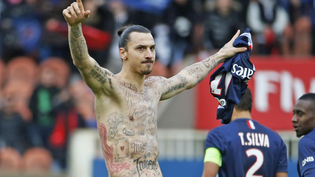 Zlatan Ibrahimovic shows off body art, PSG vs Caen, 2015