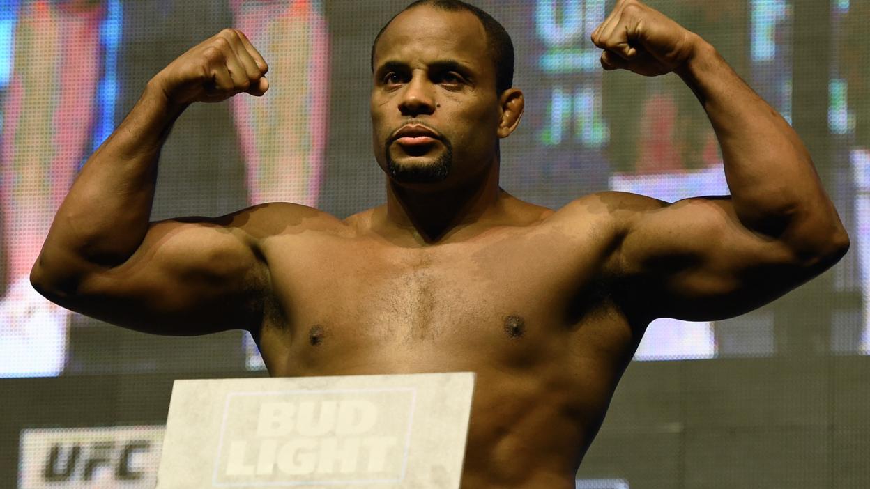 Daniel Cormier weighs in UFC 200