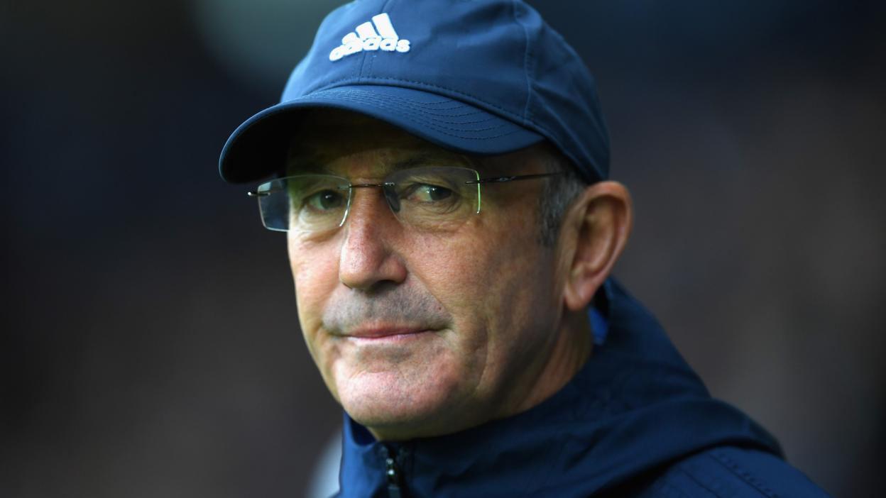 Tony Pulis looks on from sidelines in cap, West Brom vs West Ham